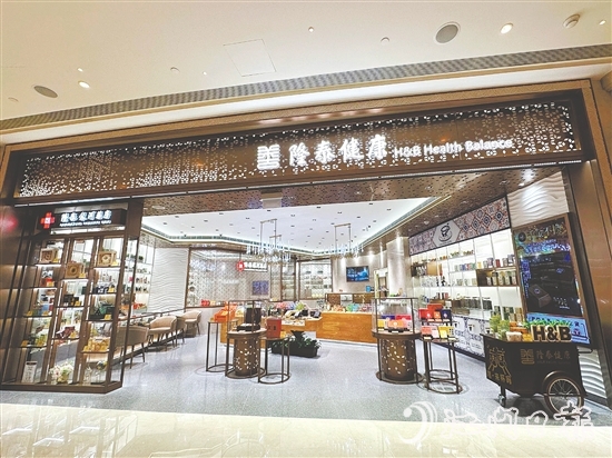 新宝堂五款养生大健康新品在澳门线下门店发售。