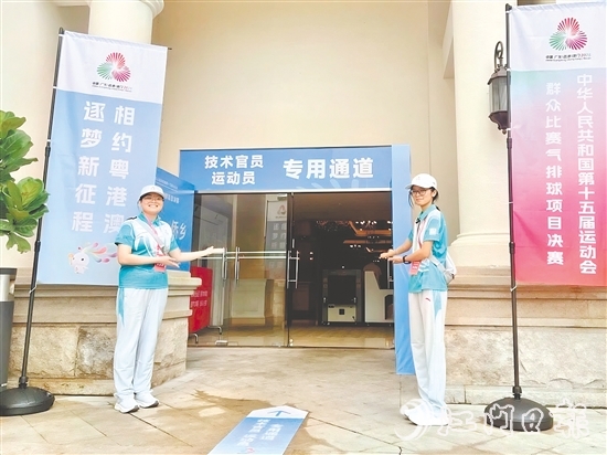 来自江门职业技术学院的约120名志愿者(小海豚)将以饱满的热情为赛事提供专业化的服务。 来自江门职业技术学院的约120名志愿者(小海豚)将以饱满的热情为赛事提供专业化的服务。