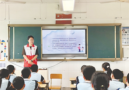 台山市广泛开展“绿书签”主题系列宣传活动,为未成年人健康成长,筑牢文化安全防火墙。 台山市广泛开展“绿书签”主题系列宣传活动,为未成年人健康成长,筑牢文化安全防火墙。