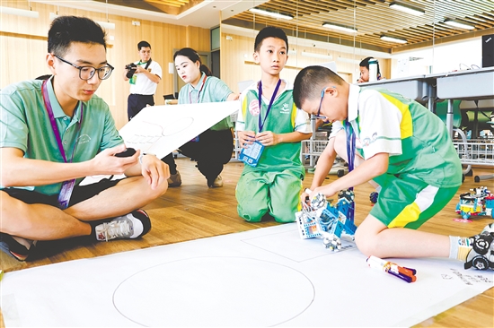 沙坪街道第三小学组织学生参加校内外各类科创活动。