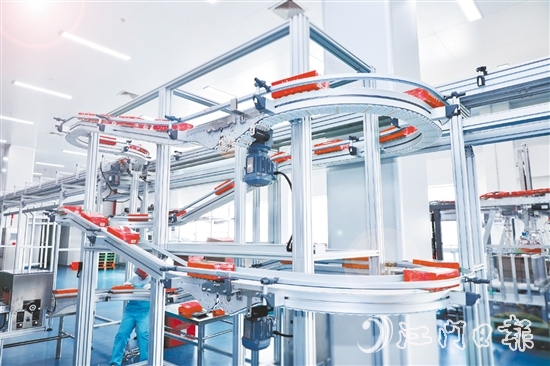 无限极生产车间。