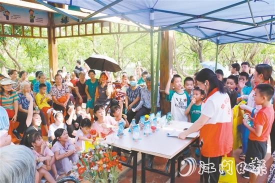 恩平市开展禁毒知识下乡活动。 恩平市开展禁毒知识下乡活动。