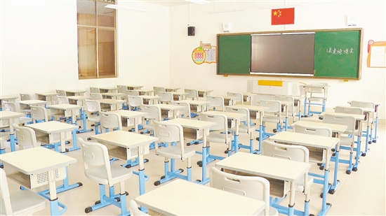 新会东区学校的教室已经布置一新。 新会东区学校的教室已经布置一新。