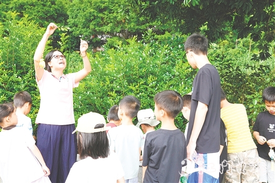 活动将自然知识巧妙融入生活场景,帮助青少年深化对芳香植物与人类关系的理解。 活动将自然知识巧妙融入生活场景,帮助青少年深化对芳香植物与人类关系的理解。