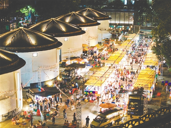 “七夕等圩”活动走过七个年头，从最初简单的市集，成长为融合美食、文创、音乐、民俗体验的综合性文化盛会。