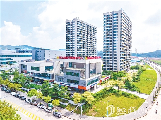 凤山湖园区生活配套区（一期）项目顺利推进。