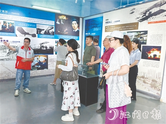 五邑大学调研组参观冯如文史馆。 五邑大学调研组参观冯如文史馆。