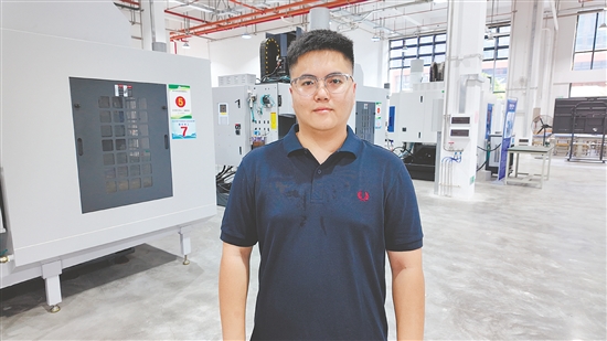 恩平市职业技术教育中心机械专业部教师禤杰辉