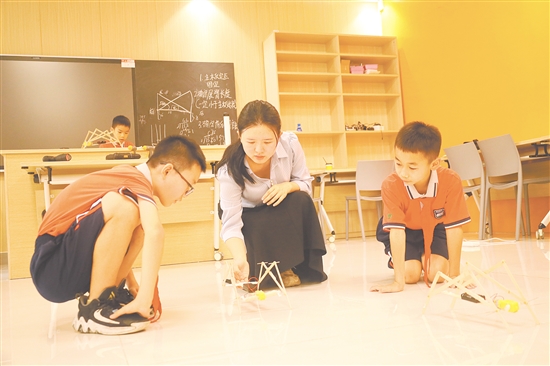 助力学生逐梦科学的梁婉娴。 助力学生逐梦科学的梁婉娴。