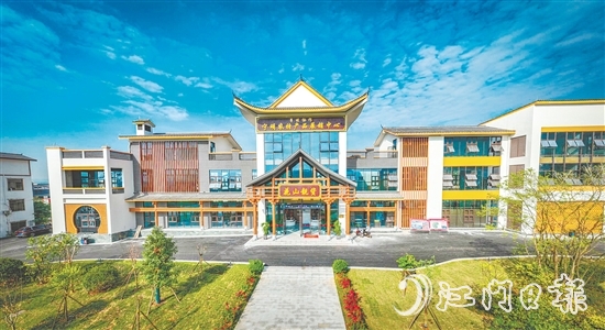 新会、宁明建好农特产品展销中心，拓宽群众增收渠道。