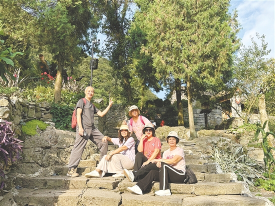 江门春秋国旅的9月收客量预计同比增长20%左右，以中老年群体为主。