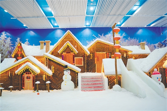 古劳水乡冰雪大世界的雪乡小屋温馨可爱。 古劳水乡冰雪大世界的雪乡小屋温馨可爱。