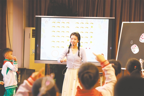 夏小祺的音乐课堂活力满满。 夏小祺的音乐课堂活力满满。