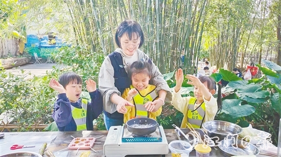 孩子们通过“小岛生活家Natural