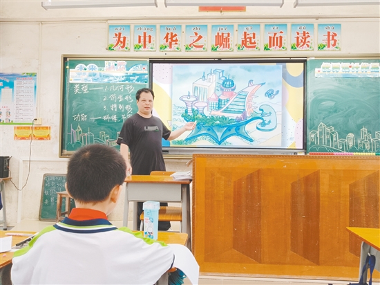 张朝峰坚信美术教育不仅是技能的传授，更是美的启蒙。