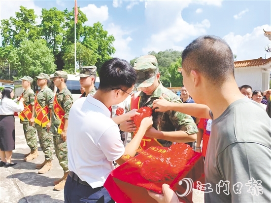 新兵欢送会现场。 新兵欢送会现场。