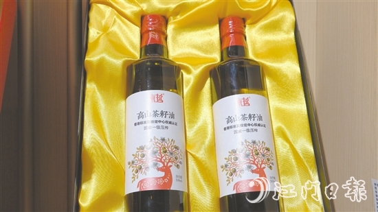东哲品牌的茶籽油，煎炒炸皆适宜。