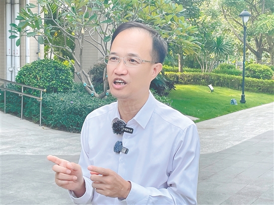 广东省疾病预防控制中心首席科学家何剑峰解读当前疫情防控重点。 广东省疾病预防控制中心首席科学家何剑峰解读当前疫情防控重点。