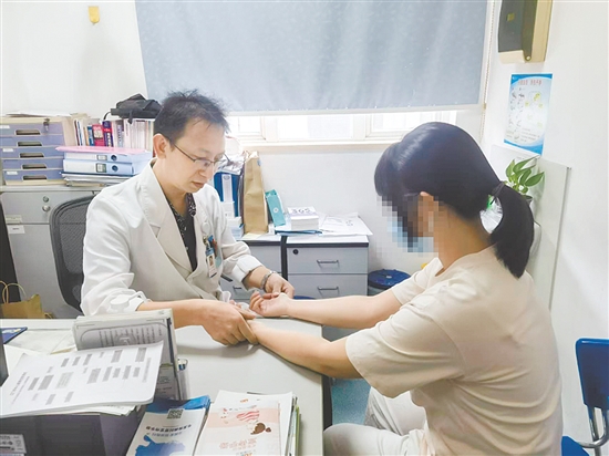 出现针刺样、烧灼样、电击样等疼痛症状要及时就医。 出现针刺样、烧灼样、电击样等疼痛症状要及时就医。