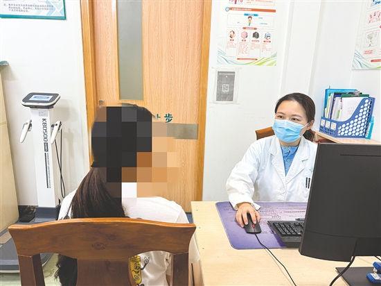 更年期不适不要忍,应当主动寻求医学帮助。 更年期不适不要忍,应当主动寻求医学帮助。