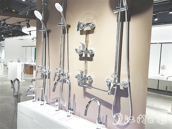 鹤山水暖卫浴五金产业凭借产业链优势、卓越设计、精湛工艺及可靠品质,在国际市场上备受好评。 鹤山水暖卫浴五金产业凭借产业链优势、卓越设计、精湛工艺及可靠品质,在国际市场上备受好评。