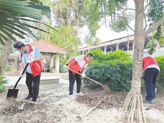 工业企业响应号召,掀起环境整治热潮,发动员工参与室内外环境清理。 工业企业响应号召,掀起环境整治热潮,发动员工参与室内外环境清理。
