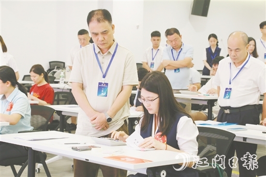 竞赛紧贴银行业务实战需求,以赛促学、以赛促练。 竞赛紧贴银行业务实战需求,以赛促学、以赛促练。