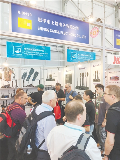 本届广交会期间，恩平参展企业共接待境内外客商3500多人，其中境外客商2000多人，签订意向合同100多份，意向金额5000多万元。