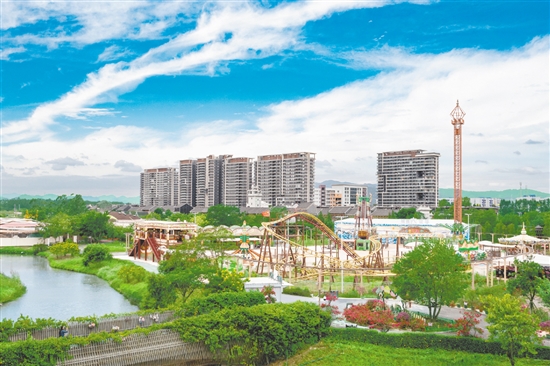 双桥村引进专业文旅公司投资3亿元运营升级古劳水乡旅游区，又引入中传华夏国际文旅发展集团投资3680万元建设综合性水上游乐项目。