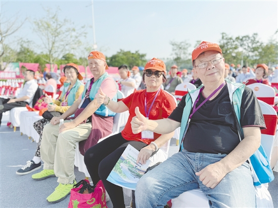 11月14日至16日,第十一届世界台山宁阳会馆(同乡会)联谊大会在台山举办,近千名台山籍海内外乡亲心怀赤诚,跨越山海回到家乡。 11月14日至16日,第十一届世界台山宁阳会馆(同乡会)联谊大会在台山举办,近千名台山籍海内外乡亲心怀赤诚,跨越山海回到家乡。