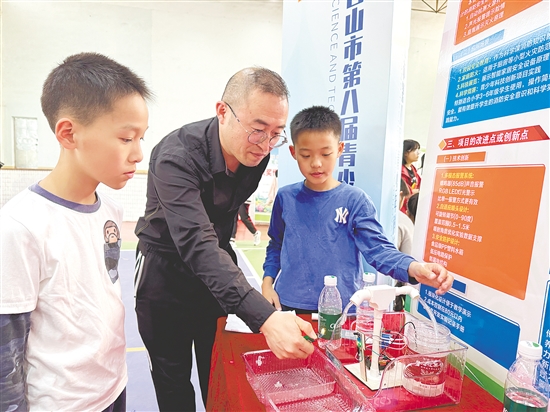 参赛作品对接生活需求、凸显本土特色,展现极强的实践价值,让创新真正服务现实场景。 参赛作品对接生活需求、凸显本土特色,展现极强的实践价值,让创新真正服务现实场景。