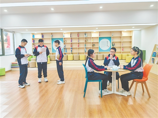 东区学校心晴社团开展心理剧排演活动。 东区学校心晴社团开展心理剧排演活动。