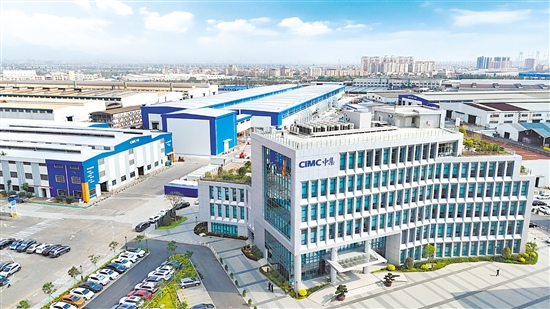 作为中集集团在粤港澳大湾区的重要研发制造基地，新会中集工业园区占地1067亩，致力于打造“集装箱+”业务矩阵。