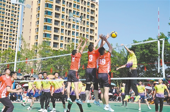 台山以多维度的赛事矩阵,勾勒出“排球之乡”的活力版图。 台山以多维度的赛事矩阵,勾勒出“排球之乡”的活力版图。