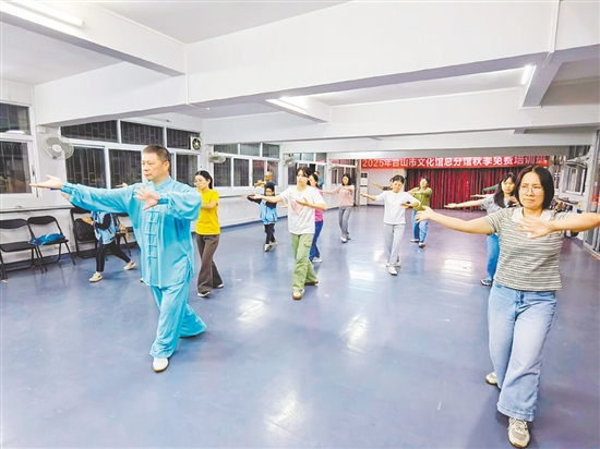 培训班为广大群众提供优质的艺术普及体验。 培训班为广大群众提供优质的艺术普及体验。