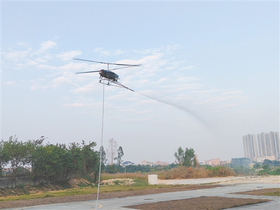 鹤山探索无人机在应急救援领域的深度应用,成功完成首次“无人机+消防”实战测试。 鹤山探索无人机在应急救援领域的深度应用,成功完成首次“无人机+消防”实战测试。