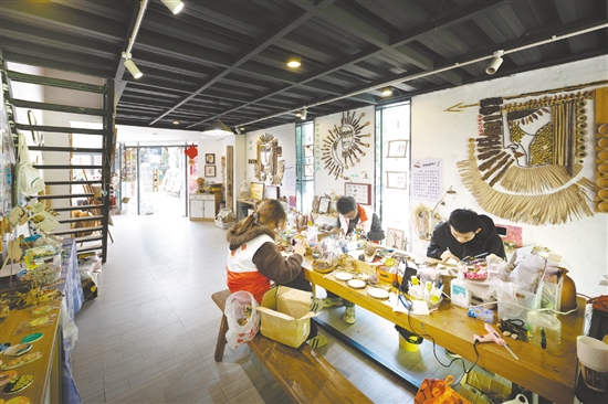 2022年石板沙引入研学机构——宸晞自然研学院，截至今年5月已举办超100场研学活动，吸引近1.5万人来石板沙深度体验农文旅研学。