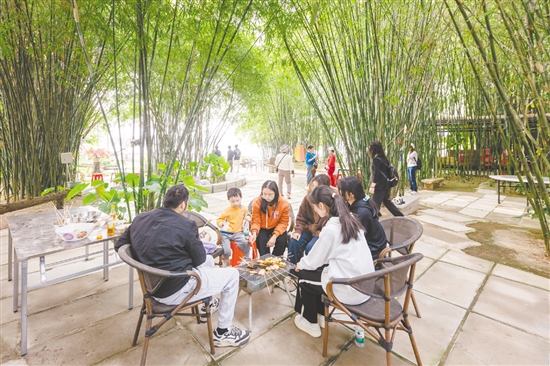 竹林小苑是坐落于石板沙围堤外侧的绿美庭院。