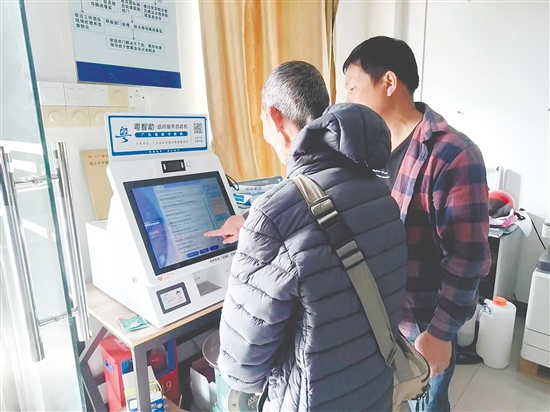 开平市医保局将8项高频医保经办事项下沉至242个村（社区），实现基层服务覆盖率100%。