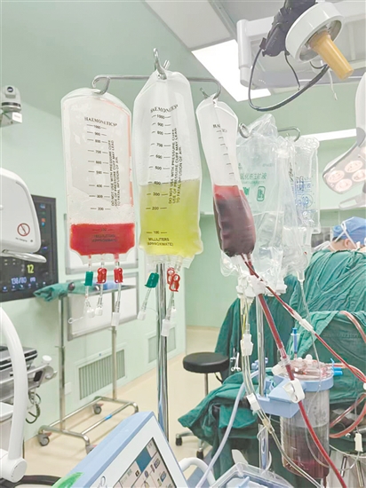 回收机内的血小板、血浆、红细胞。