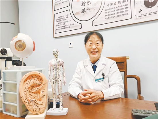 黎小妮在江门爱尔新希望眼科医院继续行医。