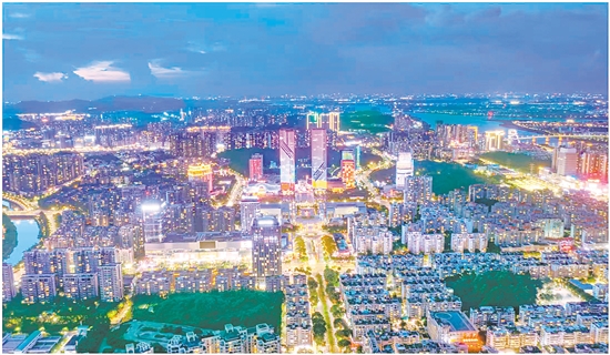 蓬江经济社会发展向上向好，实现了新的里程碑式的跨越。周华东