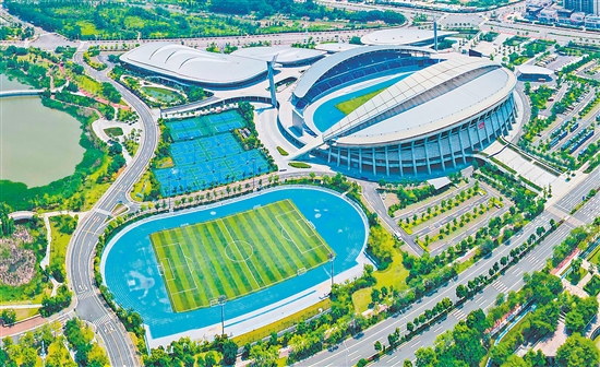 2025年，蓬江区依托江门体育中心，承办多场大型体育赛事和演唱会等，并圆满举办十五运会、残特奥会相关赛事。