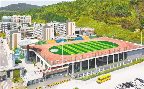 鹤山工业城第一小学校园环境优美。 鹤山工业城第一小学校园环境优美。