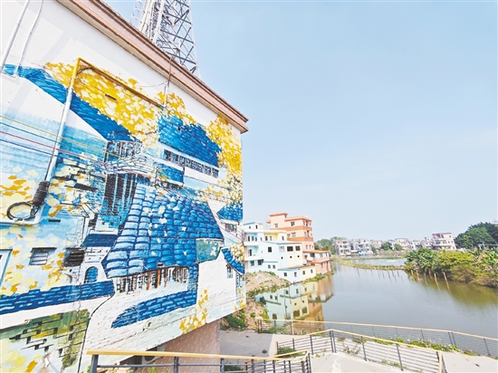 古劳镇对主街周边62间房屋外立面实施统一改造，同时以水乡元素为主题绘制墙绘，匠心打造“美丽主街”。