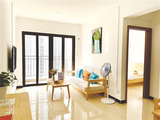 敏捷悦府保障性租赁住房项目屋内衣柜、橱柜、空调等家具、电器设备一应俱全，真正实现“拎包入住”。