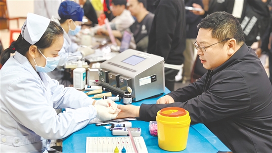 此次活动累计献血19200毫升。