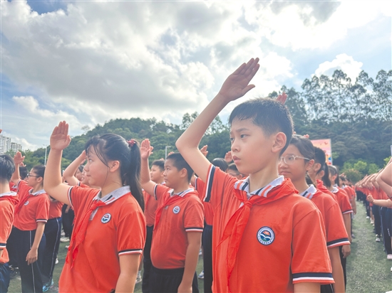 蓬江学子精神抖擞。