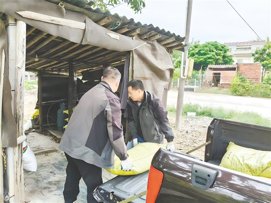针对农户运输难题，开平市供销合作联社积极推广“农资配送上门”服务，有效解决农资下乡“最后一公里”问题。