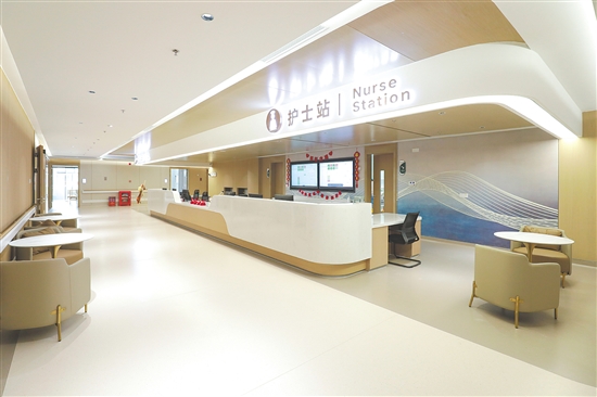宽敞明亮的护士站。